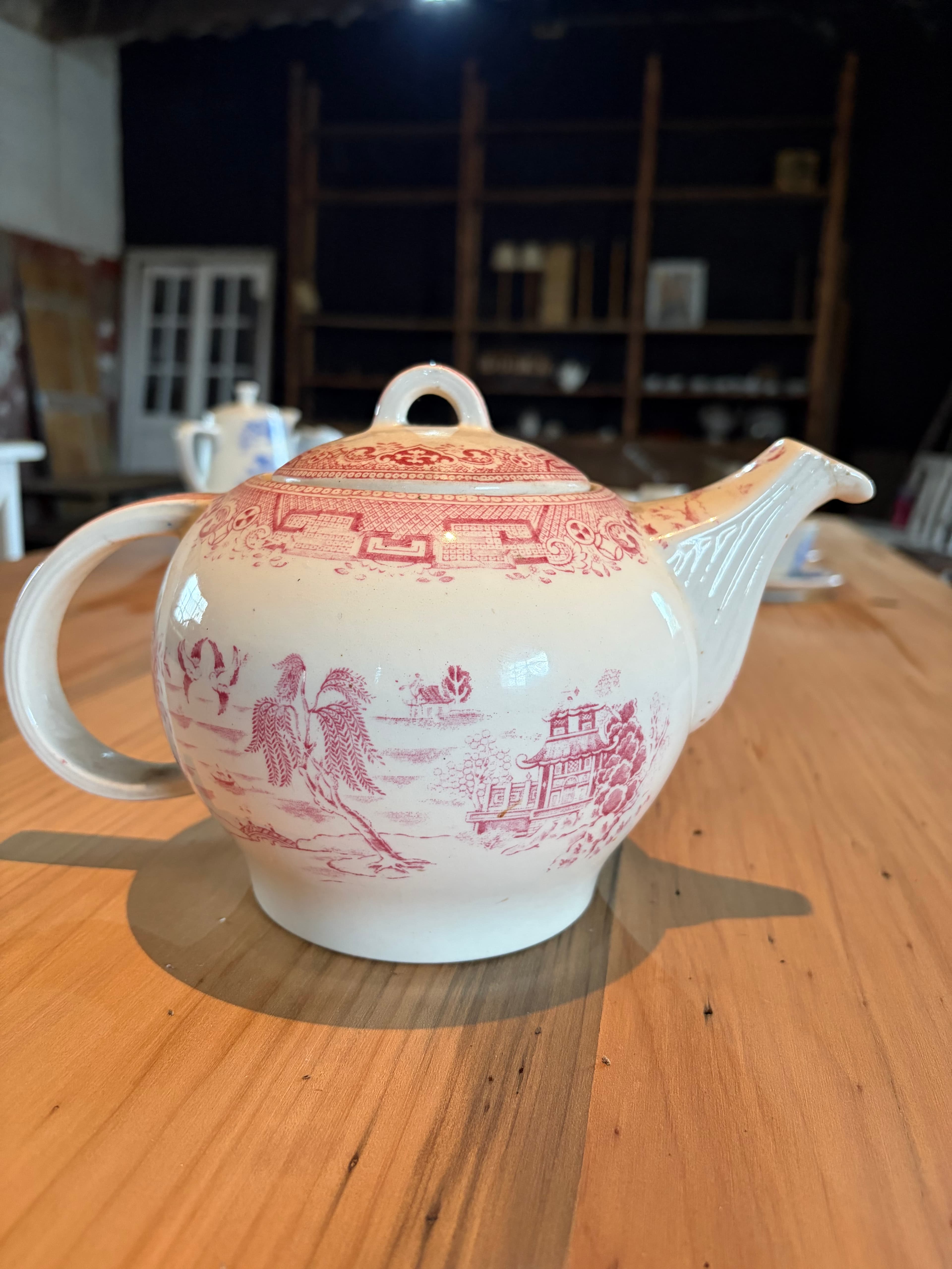 Tetera de porcelana antigua